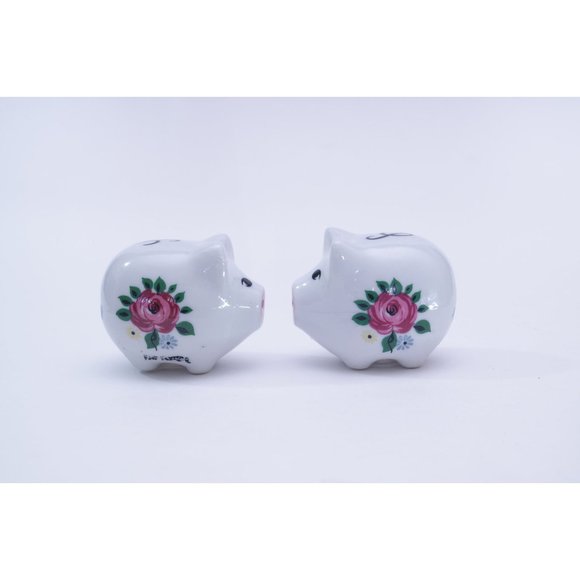 Pig Salt and Pepper Shakers, Kitschy Kitchen Decor for Farmhouse Table - Picture 1 of 2